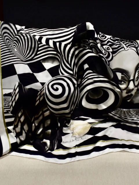 Foulard carré unique « Rêves déformés »