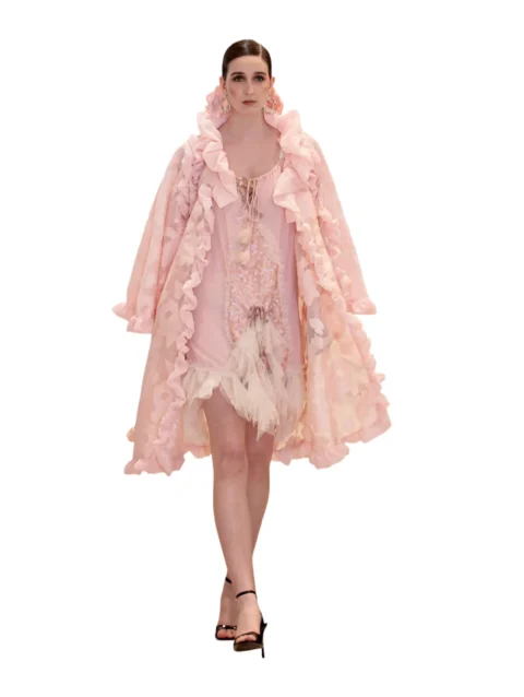 Rosa de Francia – Ensemble haute couture avec cape à volants et robe lingerie